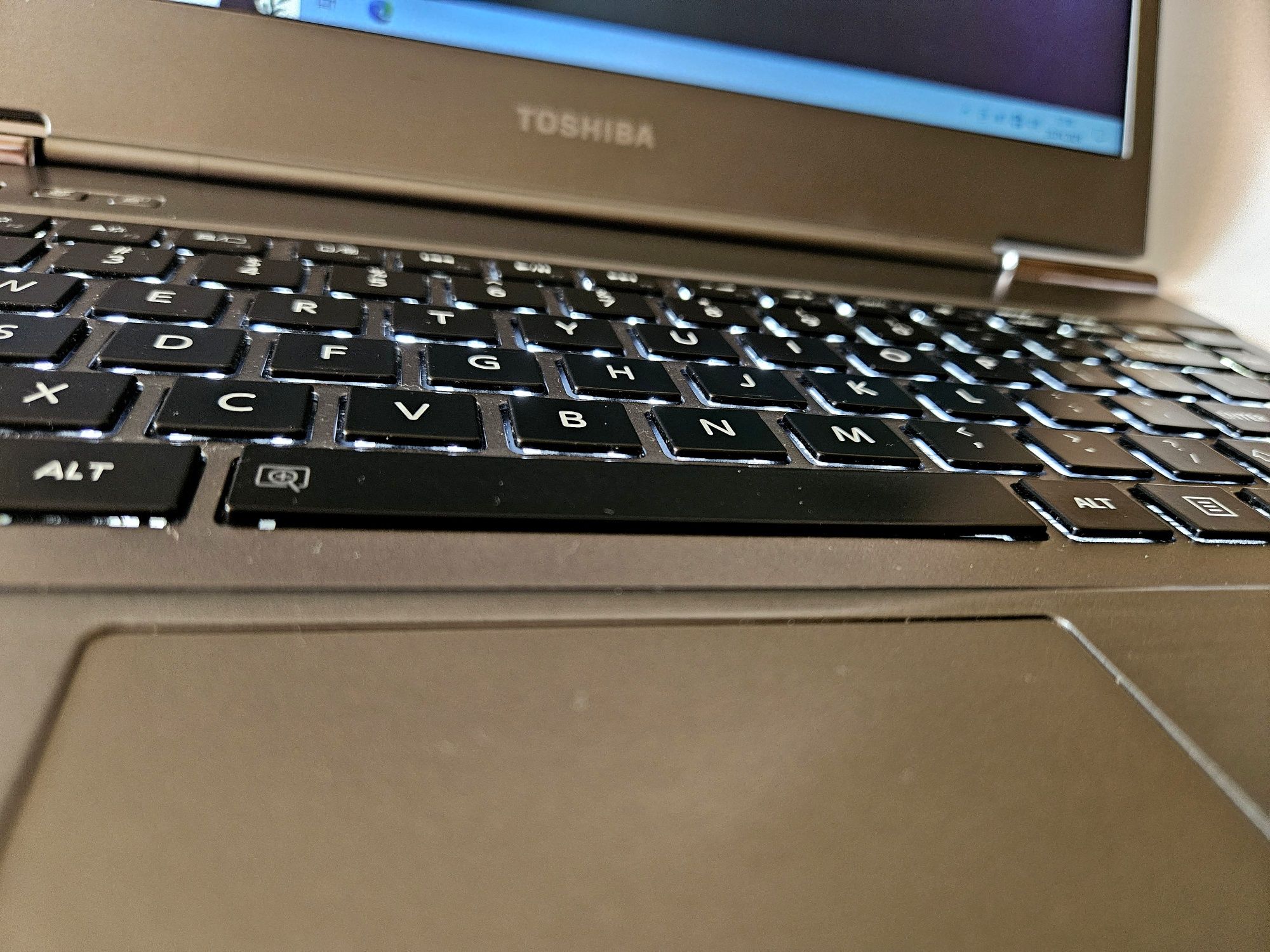 Ultrabook Toshiba 13.3 cala. Intel i5,10Gb ram,win 10, podświetlana kl