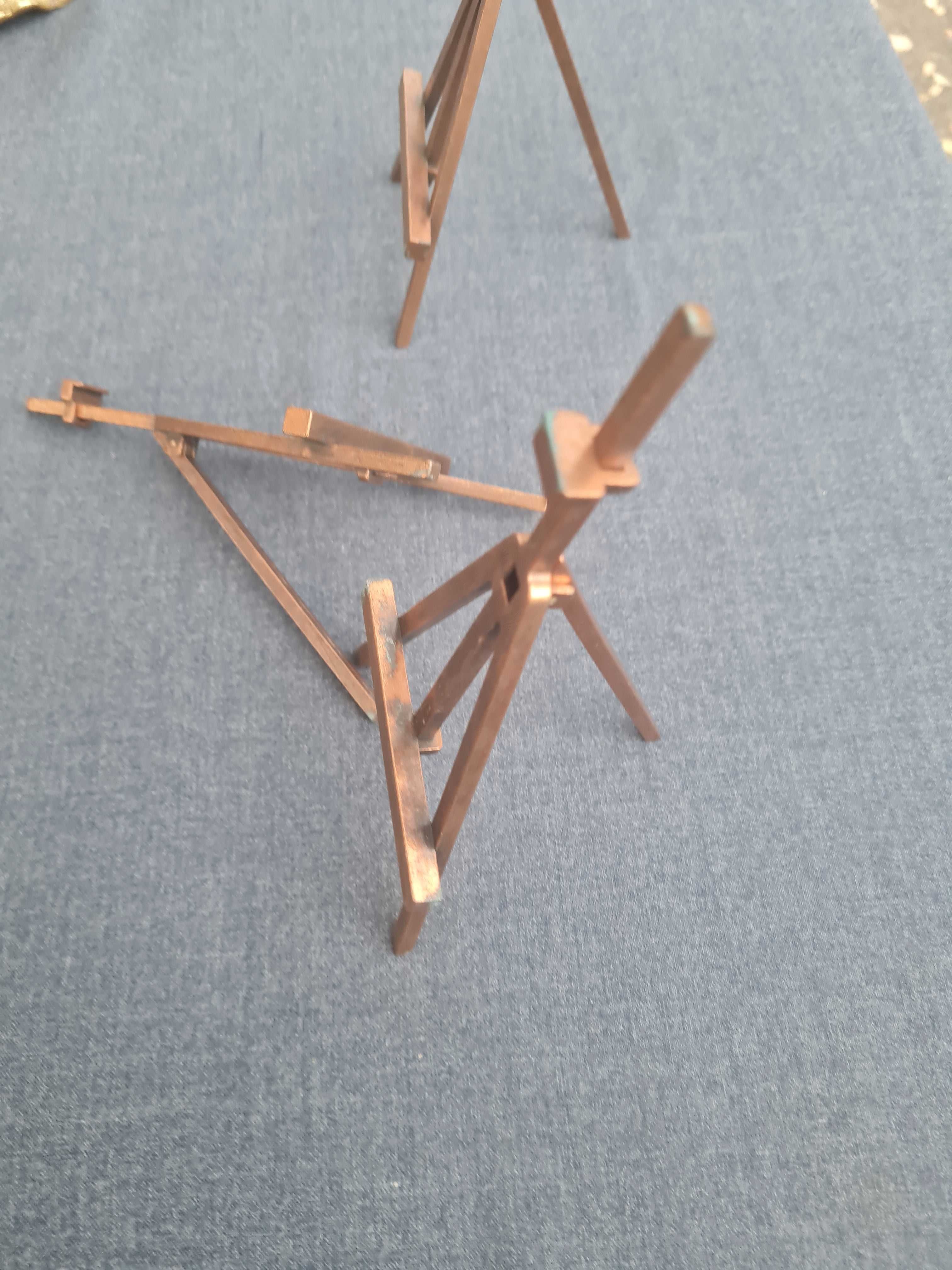 Mini cavalete/suporte em latao.