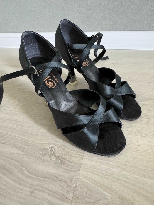 Босоніжки для танцю