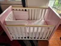 Cama de bebé como nova