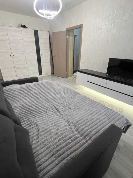 Сдам ПОСУТОЧНО ЖК 7 Небо ( рядом 7 км , Аквапарк, Авангард)