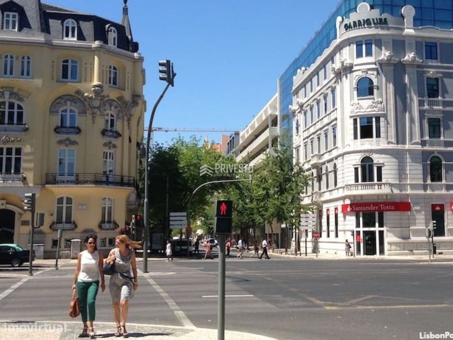 Lote com projeto aprovado para 10 apartamentos em Avenidas Novas, Lisb