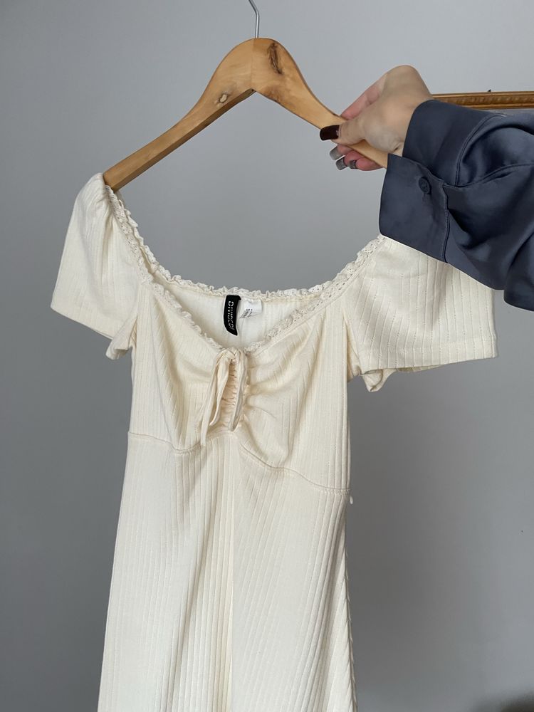 Бежеве коротке плаття H&M
