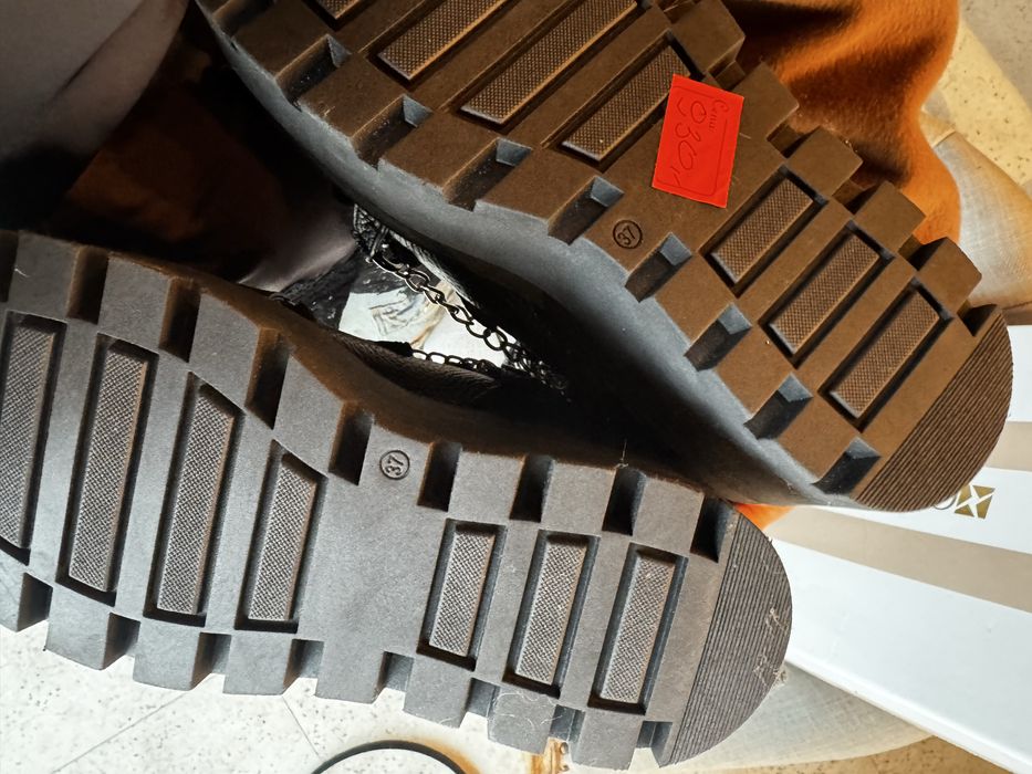 Buty typu glany carinii