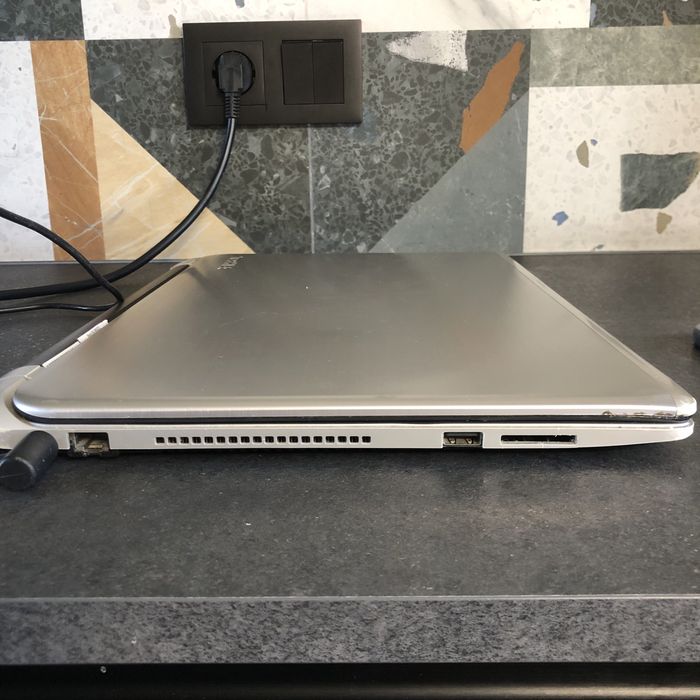 TOSHIBA SATELLITE S55T-B5150 робочий, Core i7 | 16 ГБ ОЗП | SSD 256 ГБ