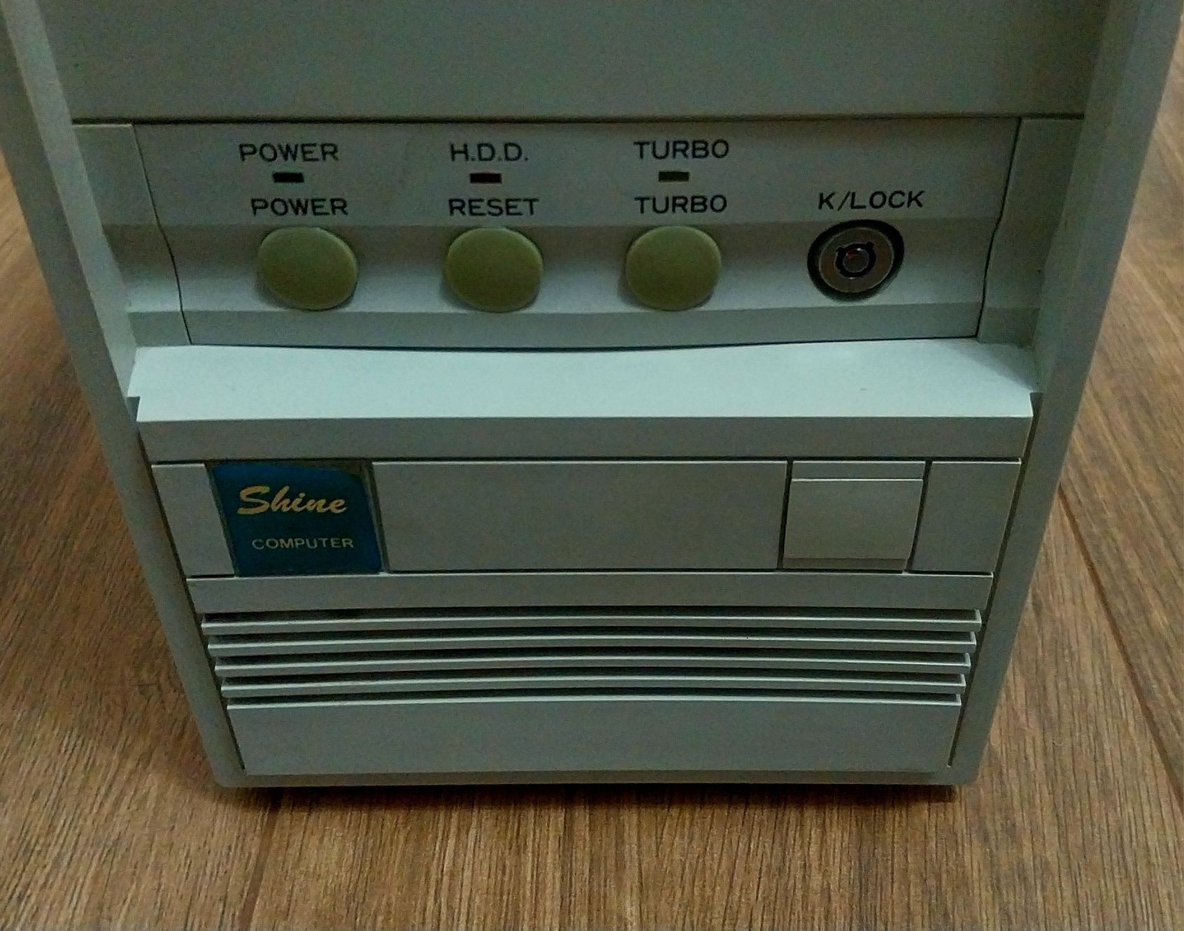 Pc antígo AMD 286 a 16Mhz, 1 Mb Ram, 40Mb HDD.