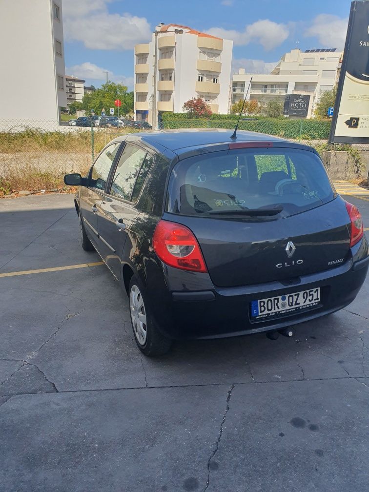 Renault clio com matricula estrangeira