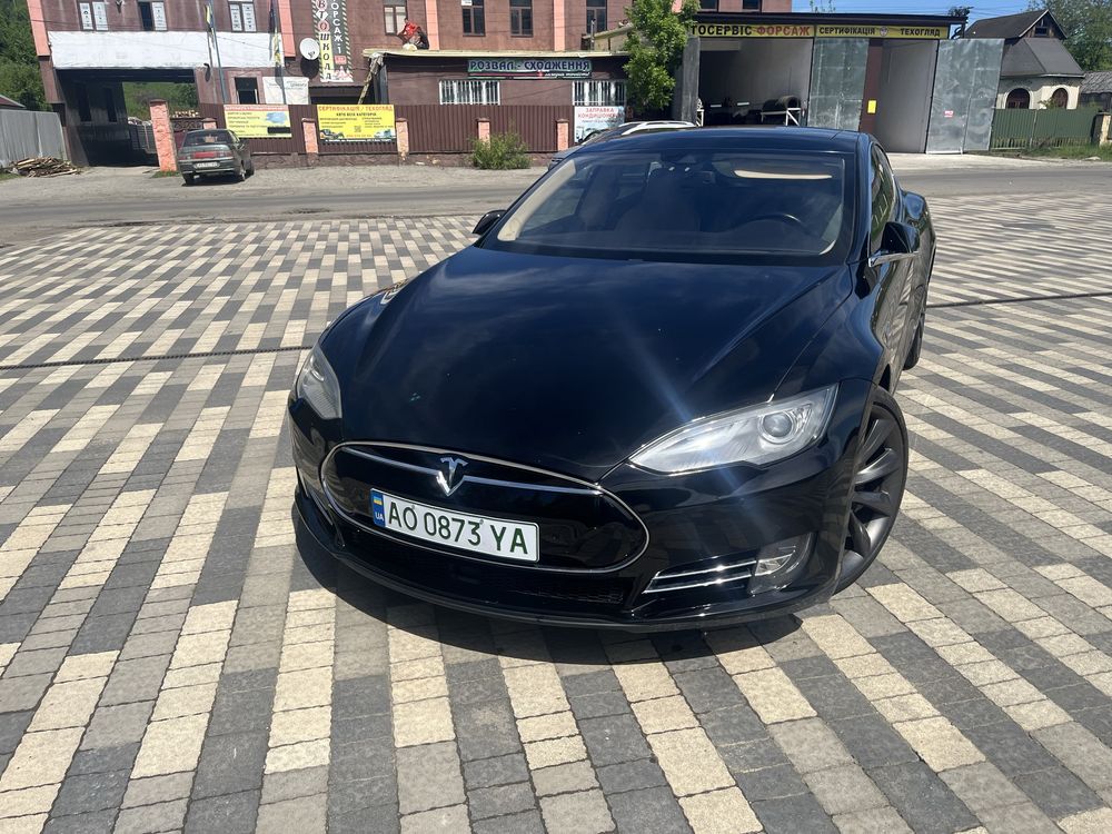 Tesla model S 2014