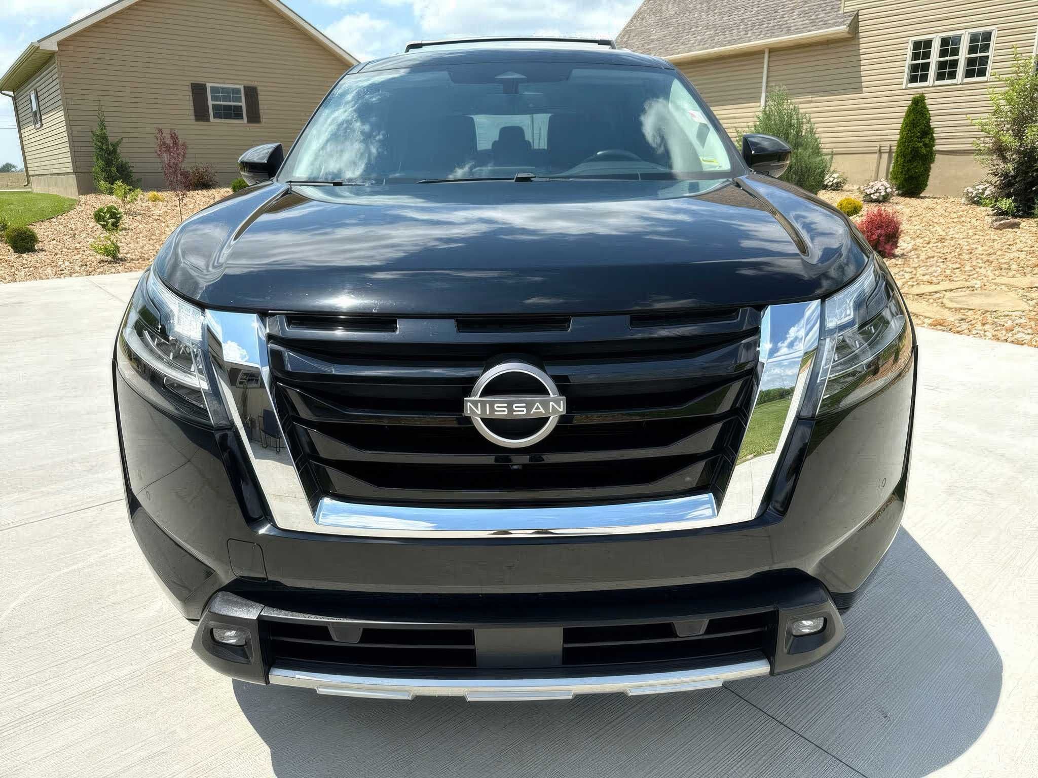 2022 Nissan Pathfinder SL