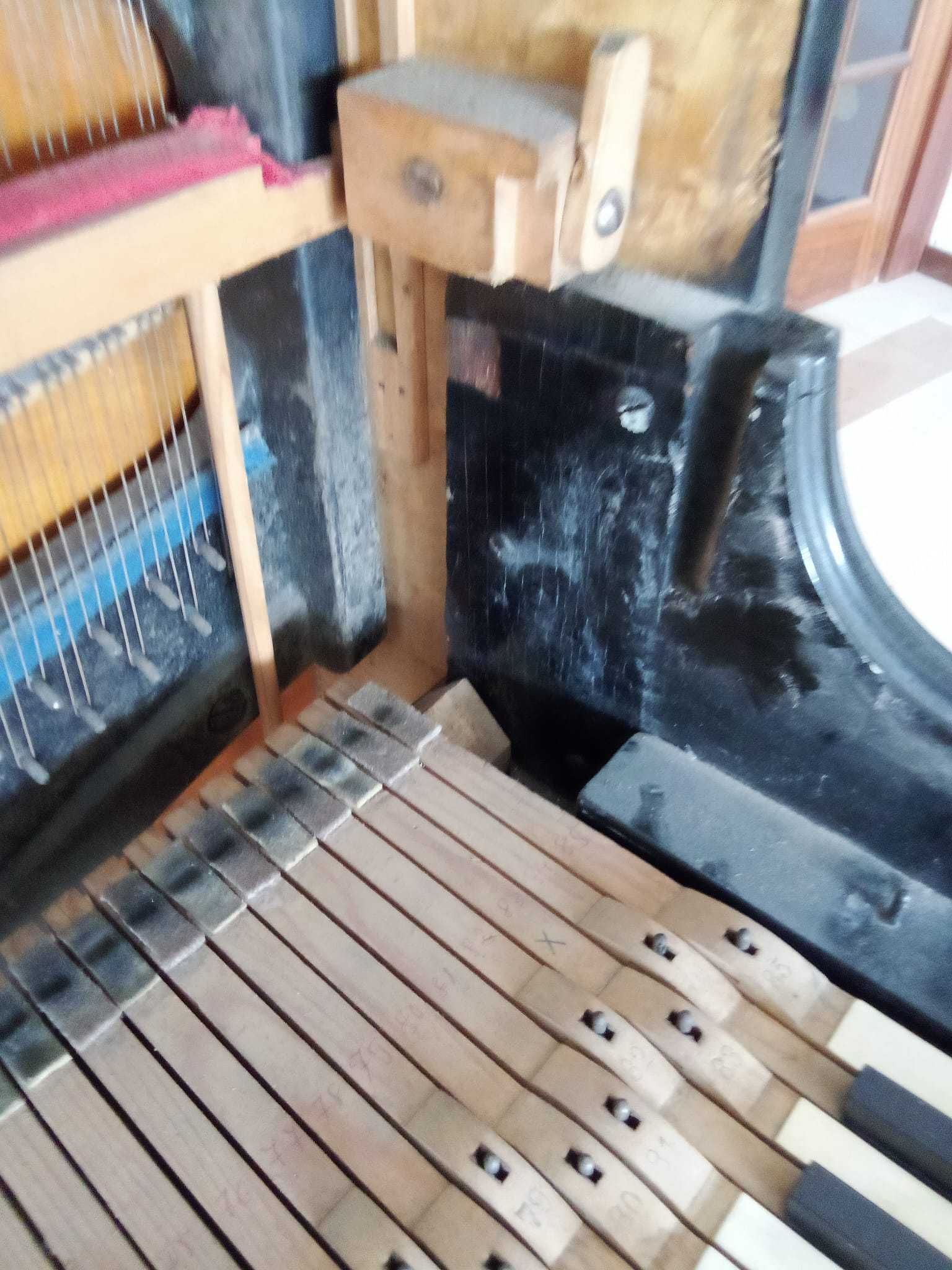 Vendo piano em ótimo estado