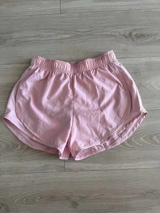 Жіночі спортивні шорти Nike