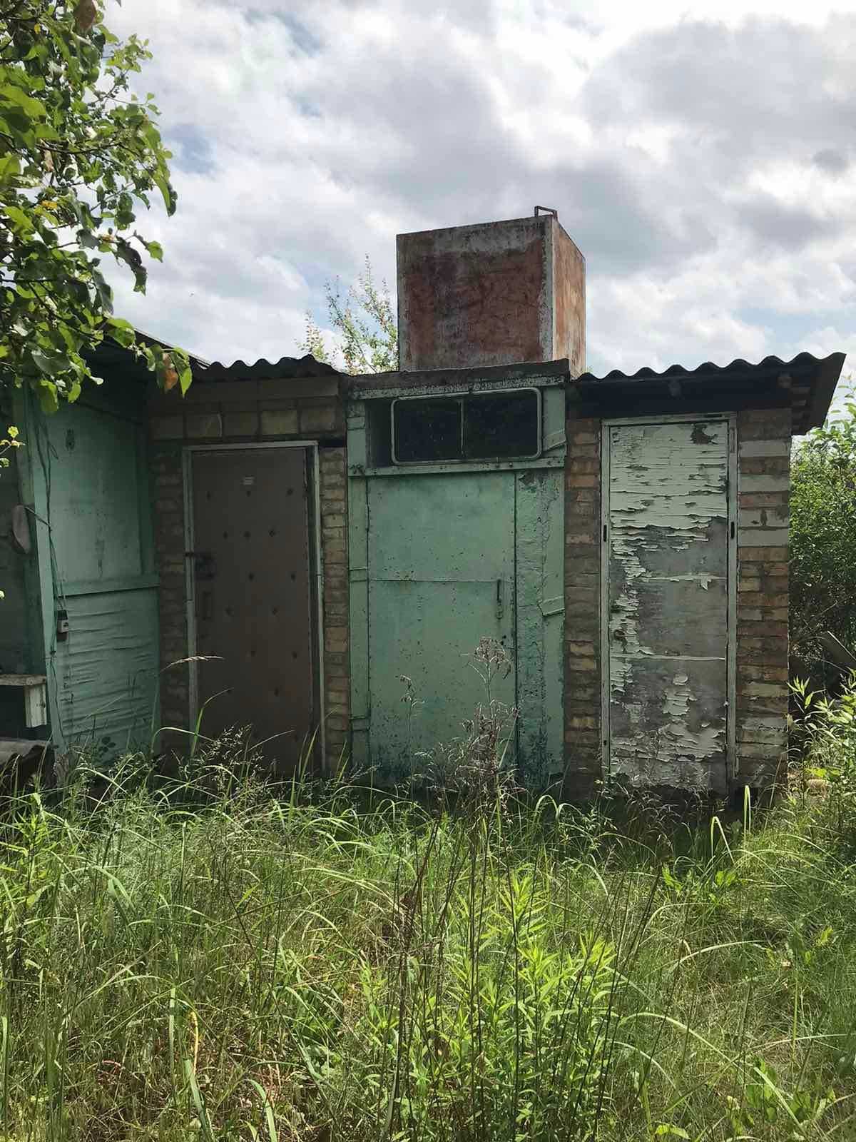 Продаються два будинки на ділянці 10соток