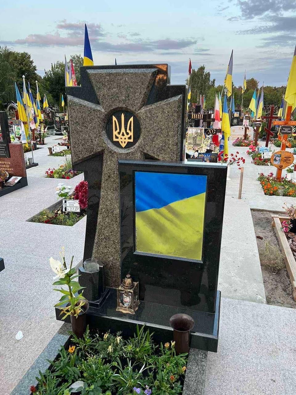 Пам'ятники памятники, плитка гранітна, памятники опт, гранітні вироби