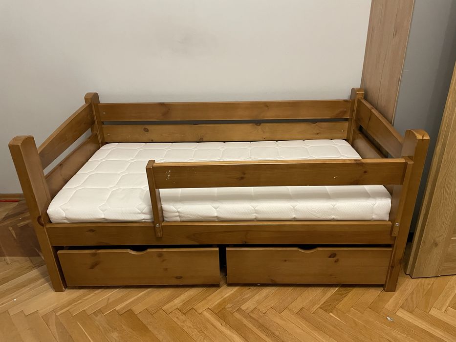 Łóżko dzieciece drewniane
