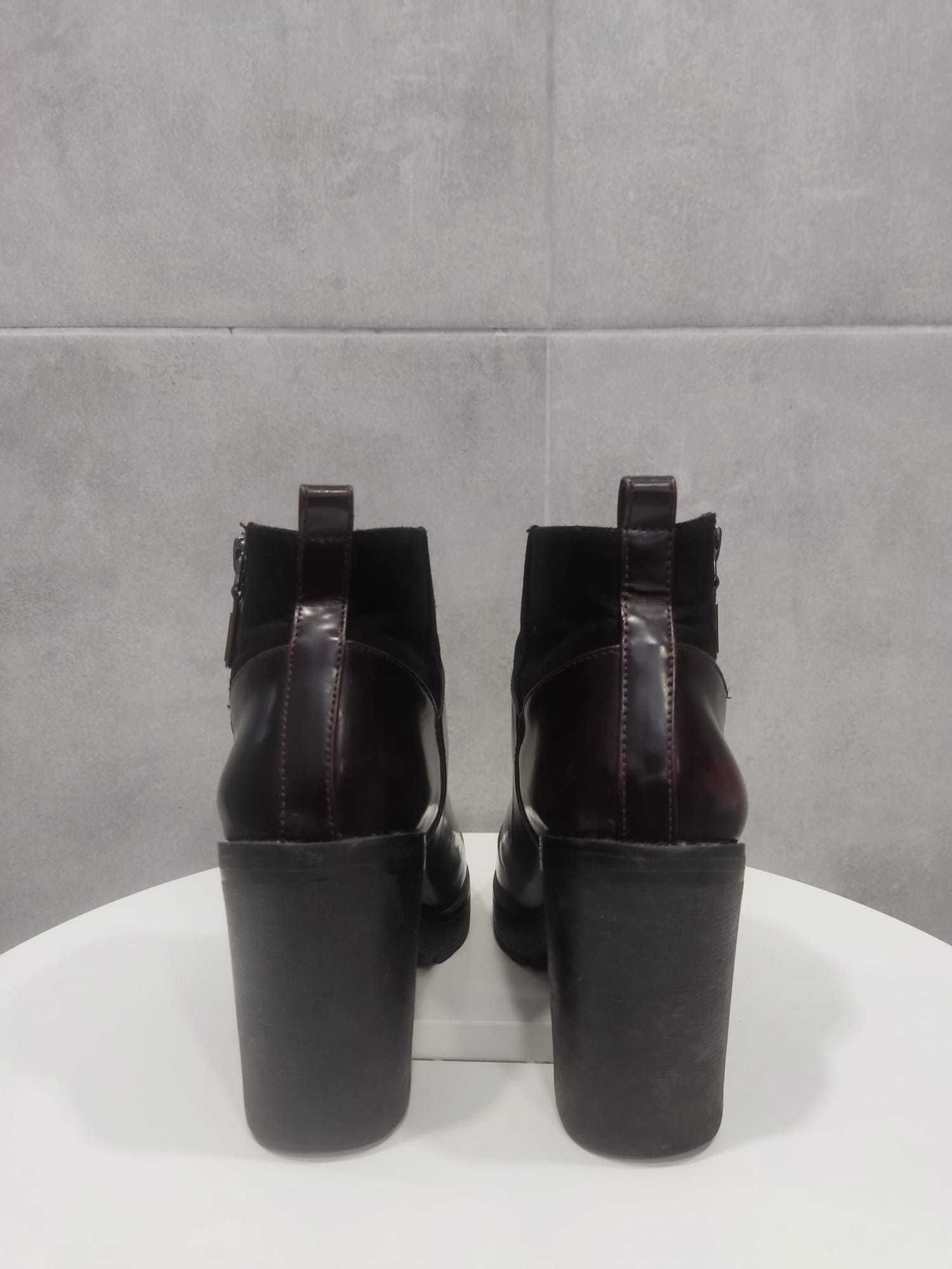 Botins de salto alto da Bershka