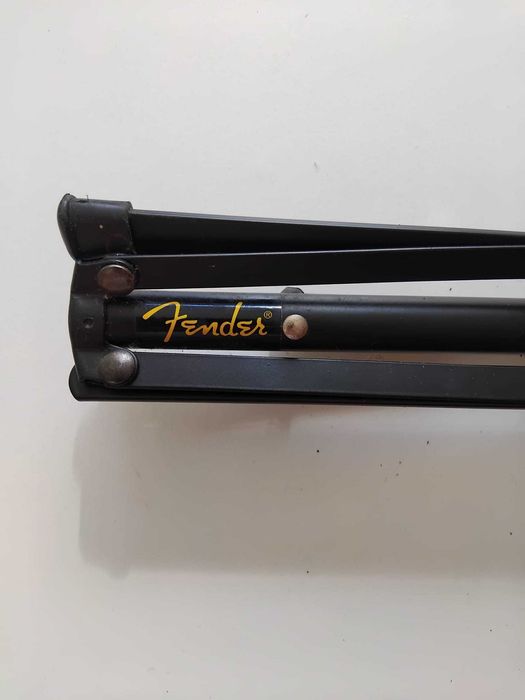 Suporte de guitarra Fender