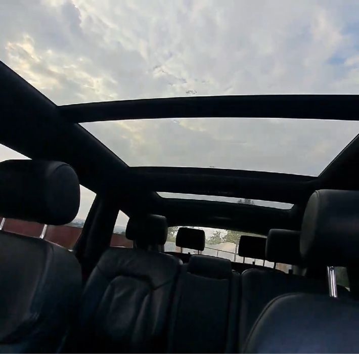 Audi Q7 3.0D S line на пневме на полному ходу