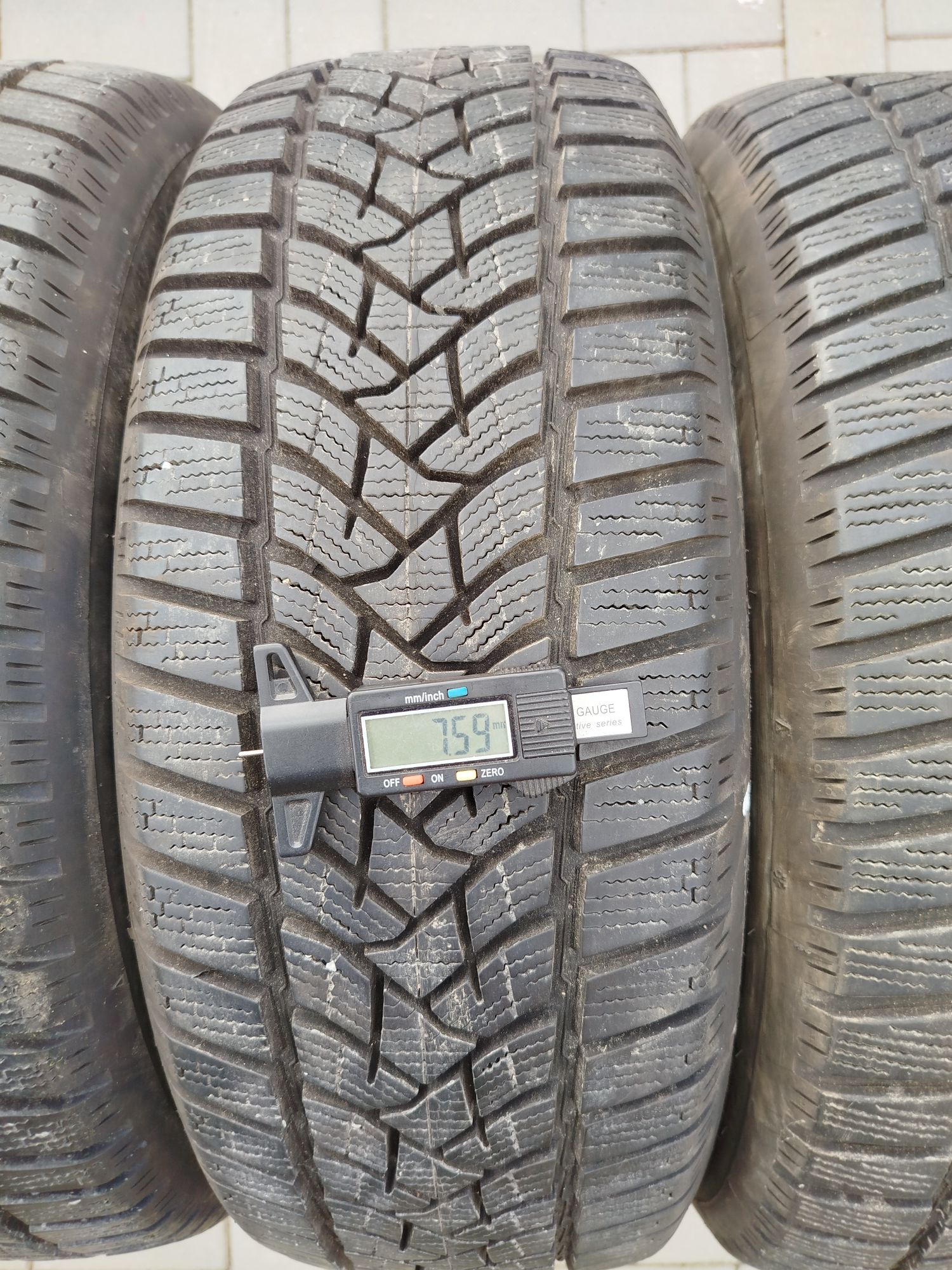 Opony zimowe 215/60 r16 Dunlop