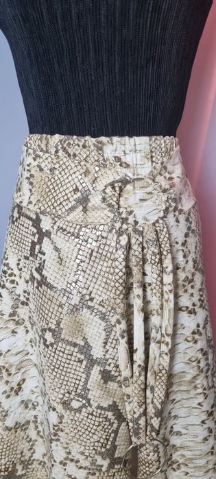 Spódniczka letnia, imitacja wężowej skórki roz. uniwersalny