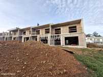 Moradias T3 duplex  em banda, em construção em Nogueira do Cravo / Oli