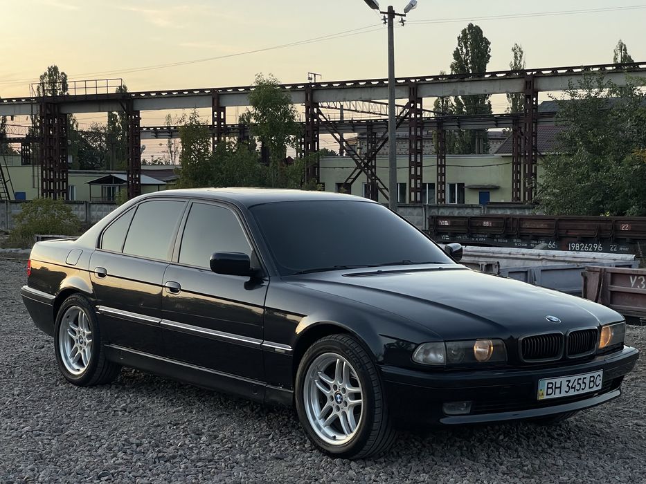 Продам BMW E38 3.5 V8