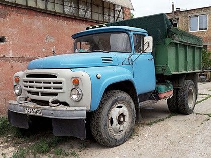 Услуги самосвалов ЗИЛ по вивозу мусора с грузчиками.