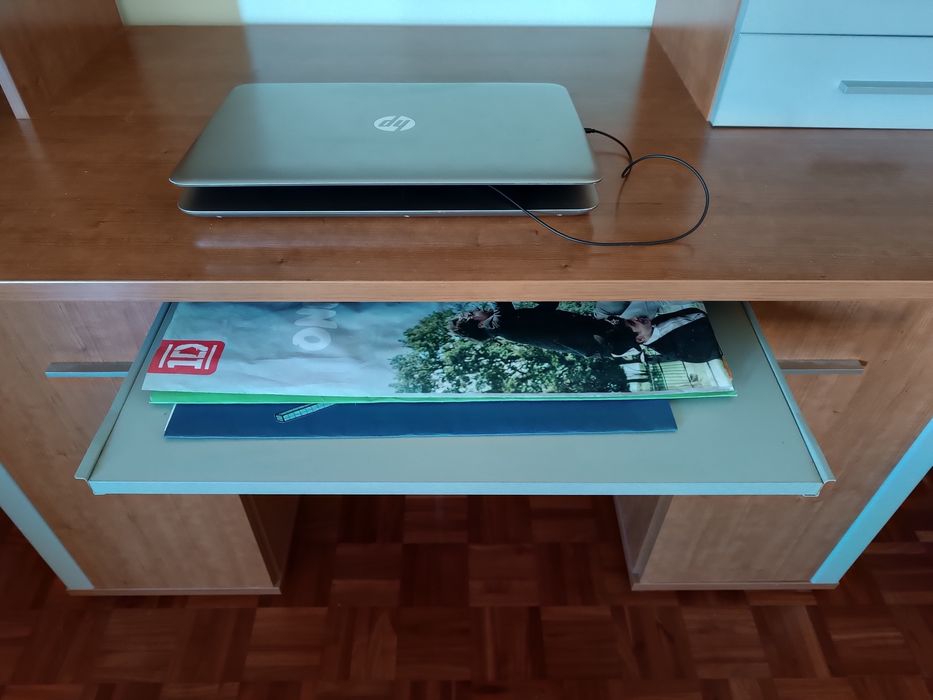 Secretaria de ótima qualidade como Nova!