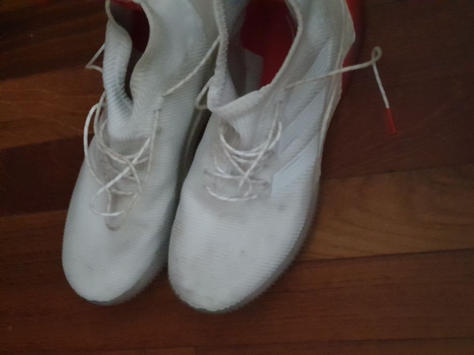 Sapatilha adidas Predator Boost Brancas