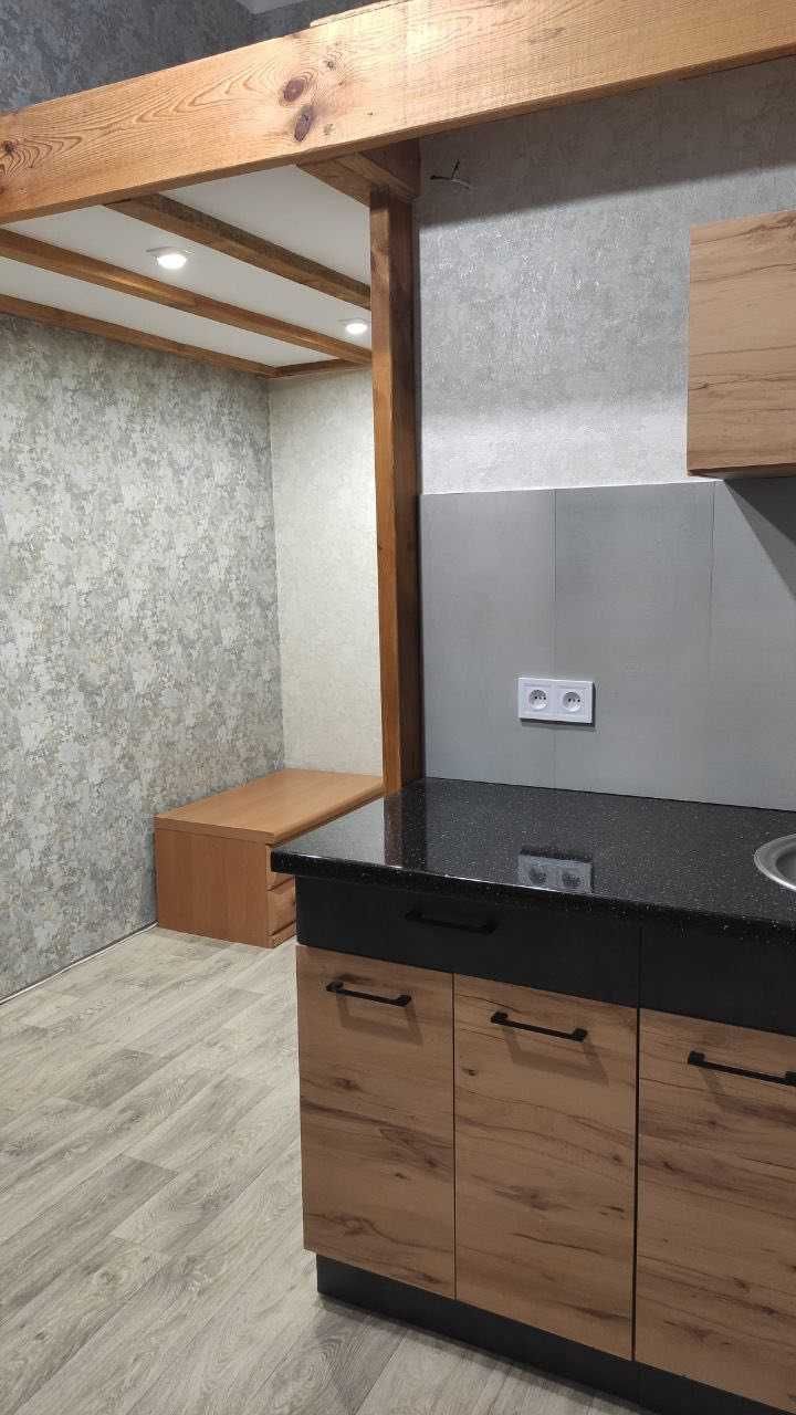 Продам 2-х уровневую квартиру студию ЮЖД, Полтавский Шлях