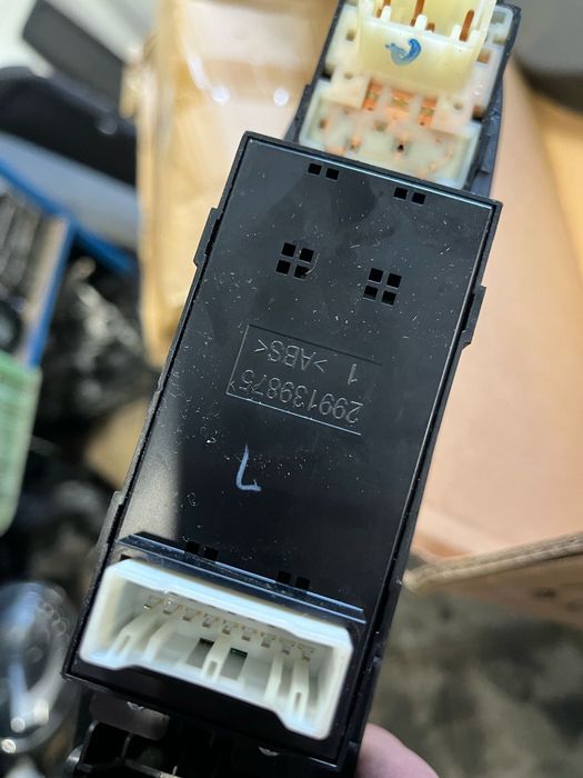 Przyciski panel szyb hyundai i20 II  rio Demontaż Europa