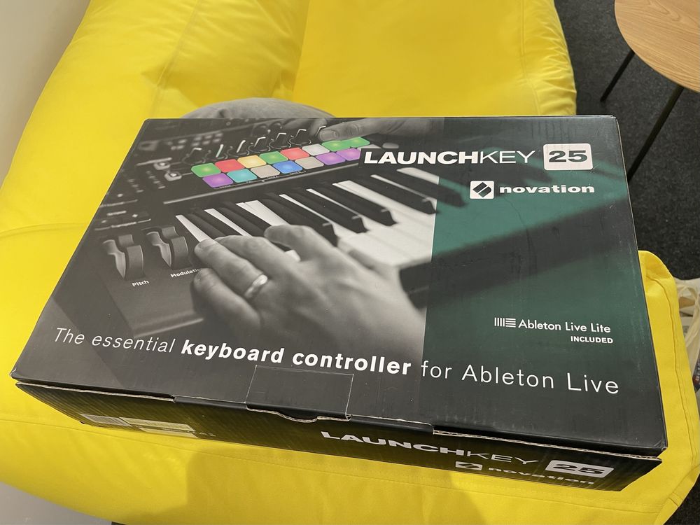 NOVATION launchkey 25