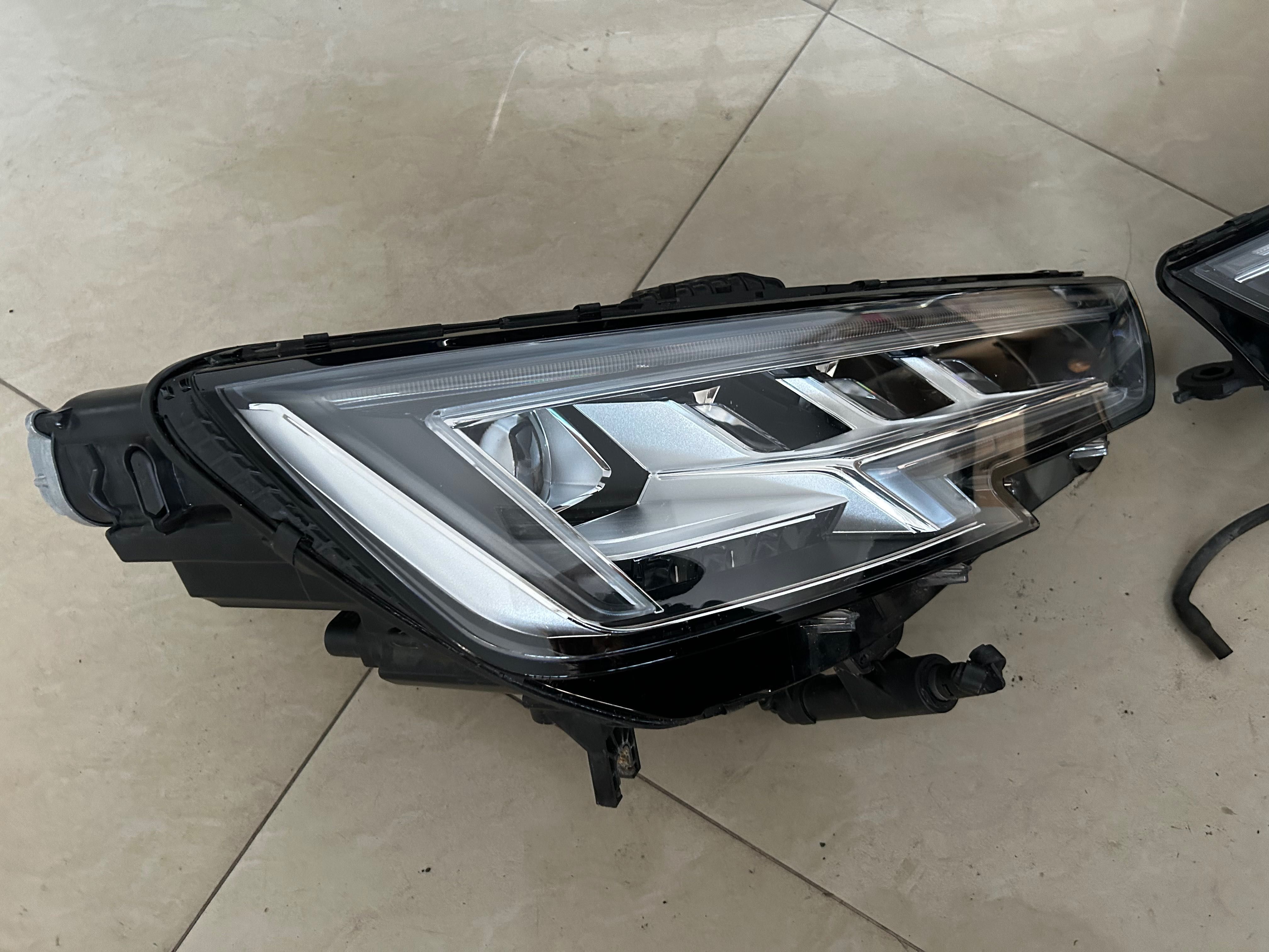 Lampy przód Audi A4 B9 Matrix Europa kompletne