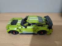 Złożony samochód lego