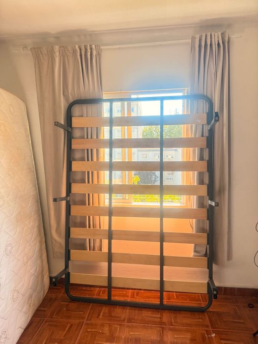 Cama de casal em otimo estado
