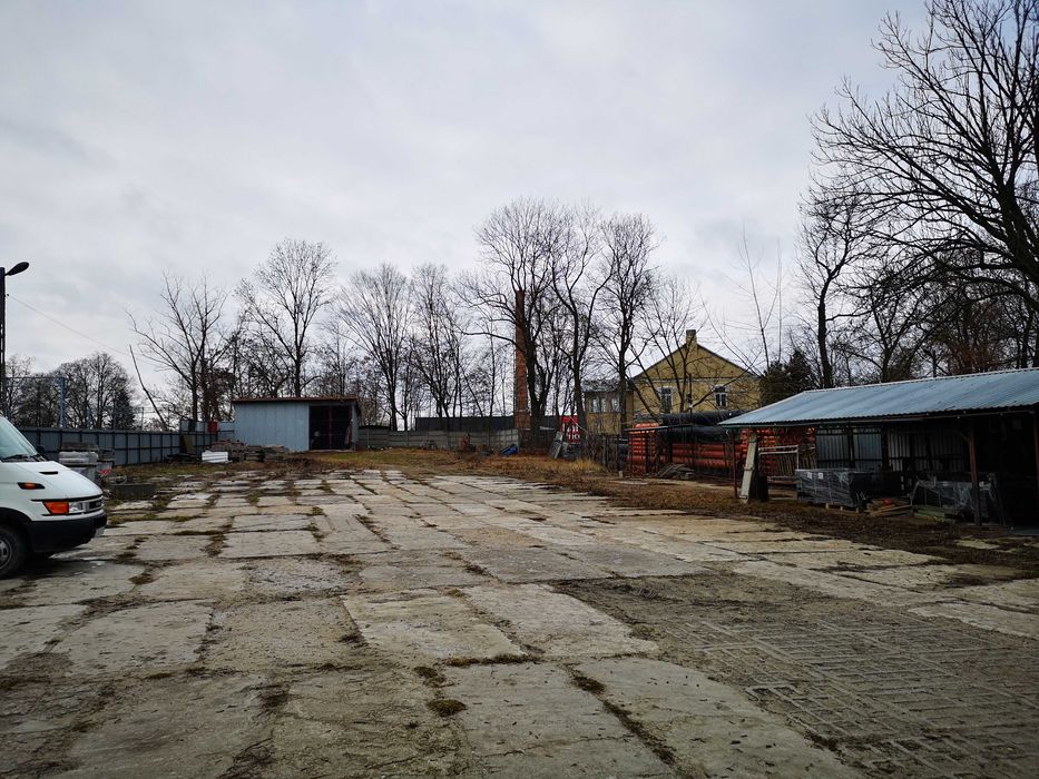Do wynajęcia plac 3067m2 z biurem, wiatą i garażami pod działalność us
