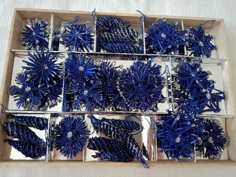 Bombki i inne dekoracje świąteczne