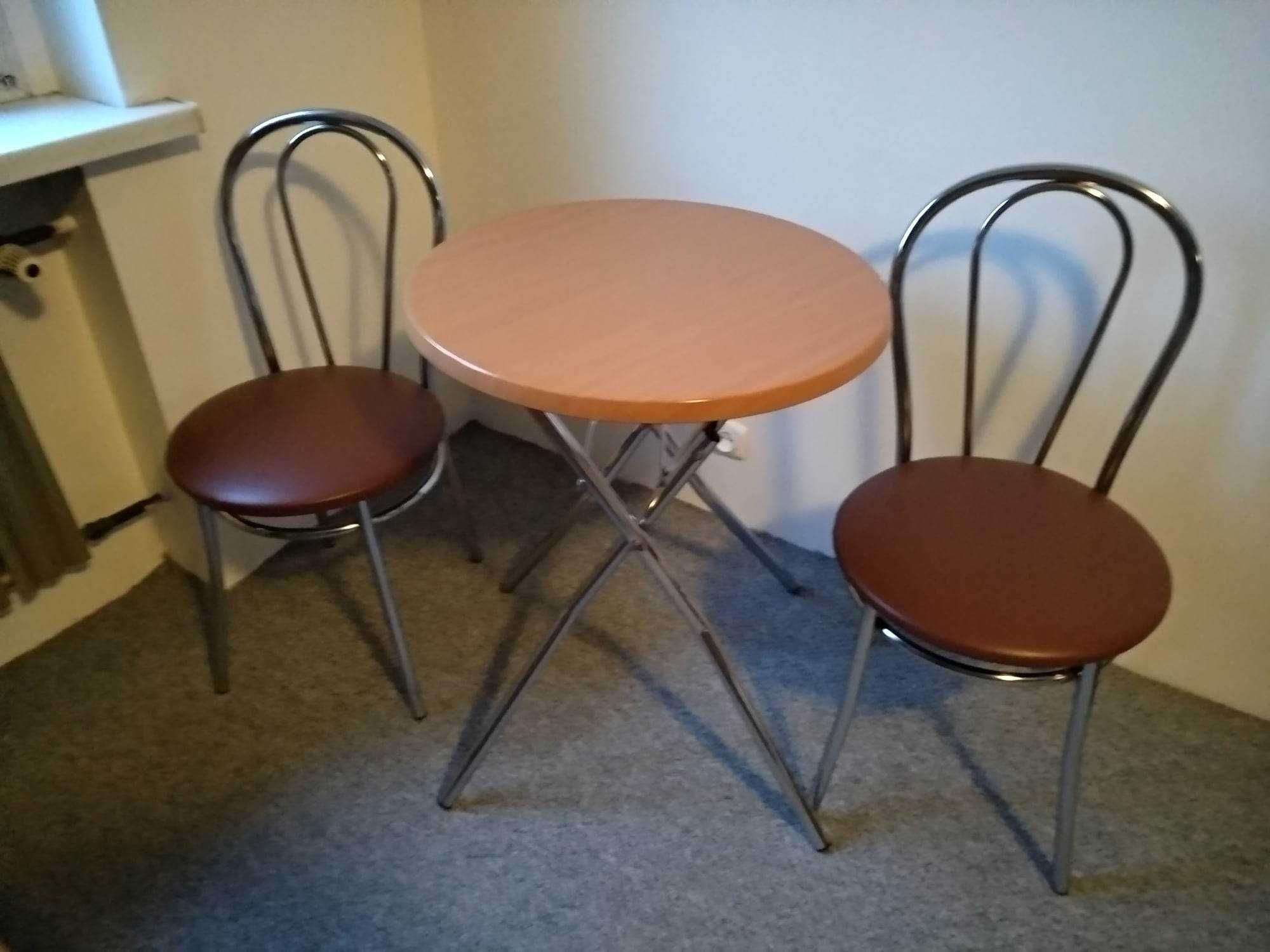 Stolik i 2 krzesła