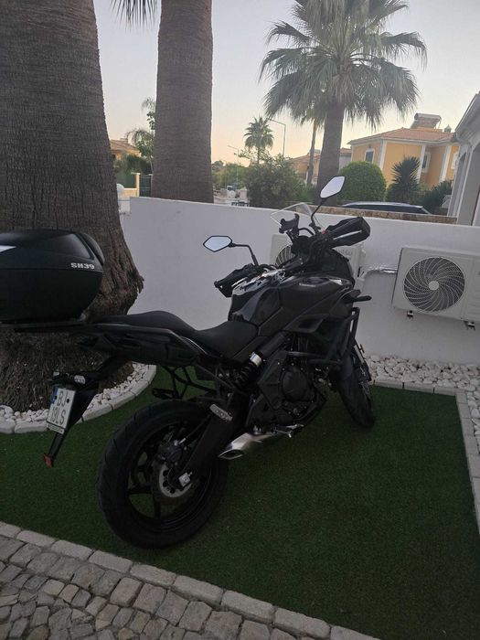 Kawasaki Versys 650 – Ano 2024 – Preta | Como Nova!