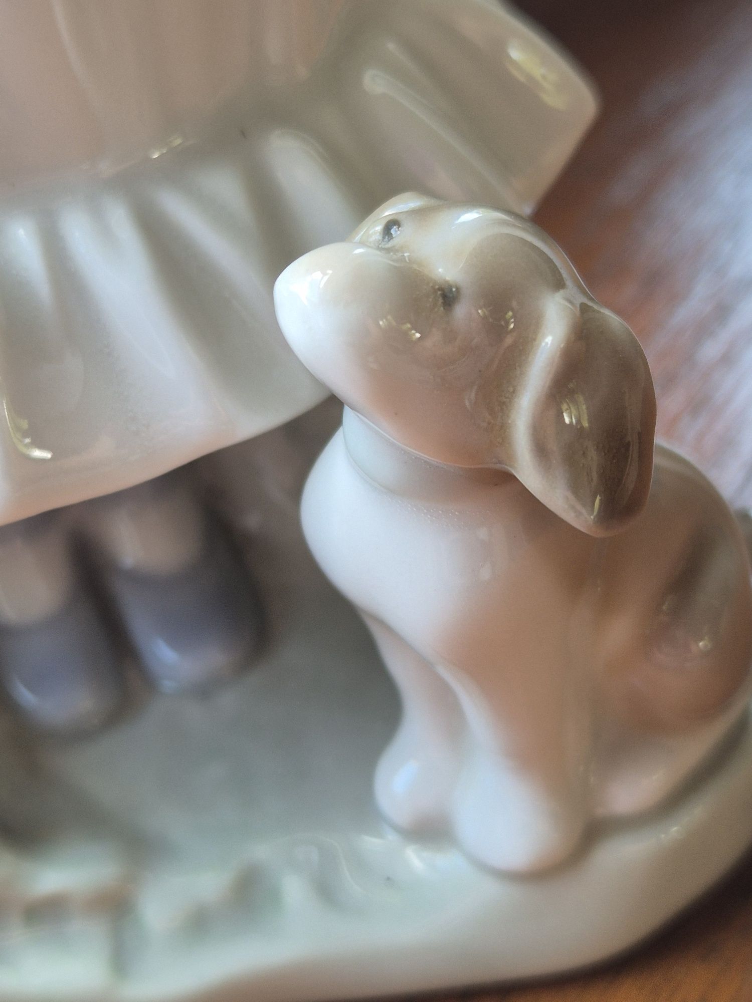 NAO Lladro Dziewczynka z pieskiem