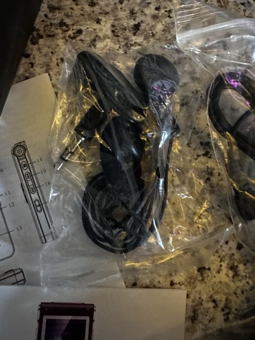 Цифровий диктофон із активацією голосу та відтворенням MP3-плеєр