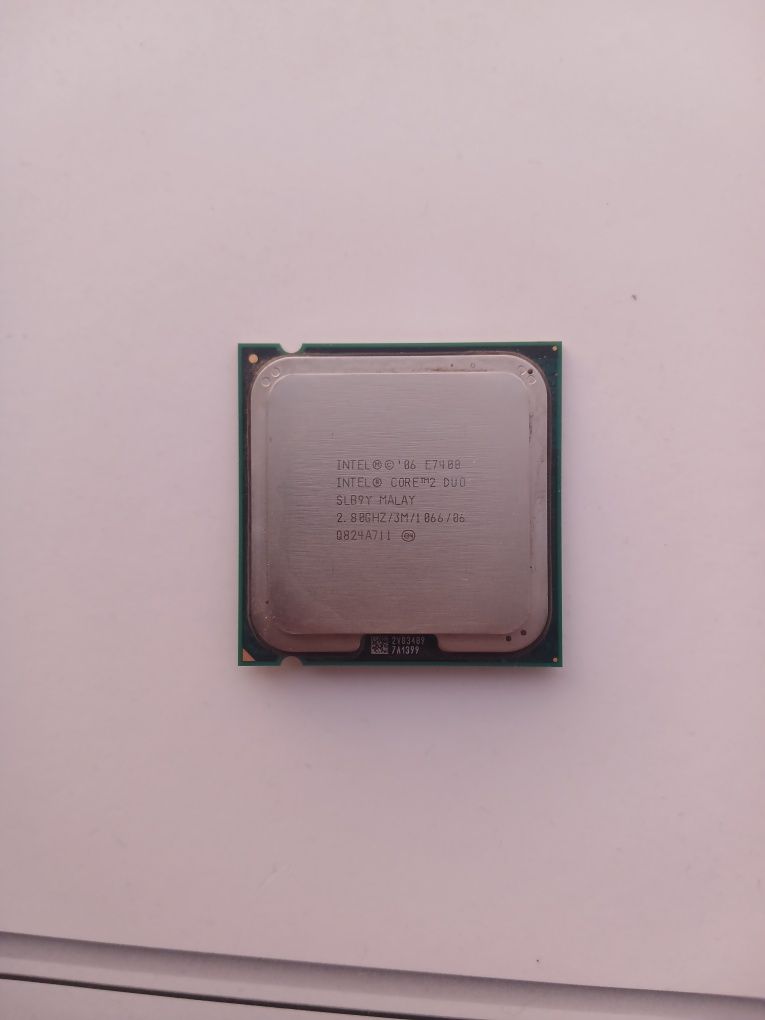 Процесор Intel Core 2 Duo E7400