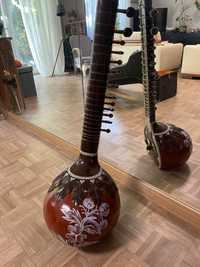 Sitar - hinduski instrument muzyczny.