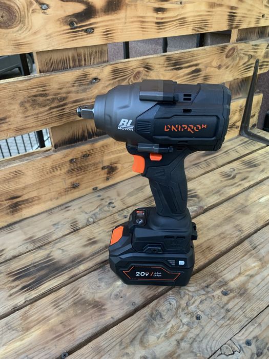 Гайковерт DTW-202BC Ultra (акум 6 ампер)