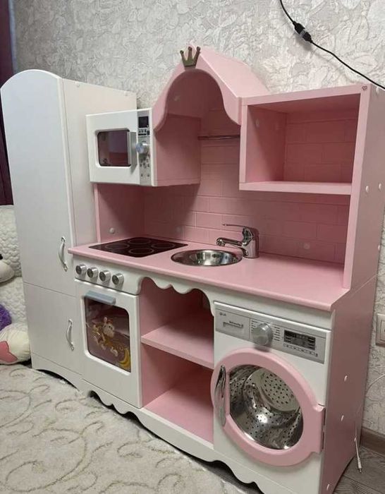 Детская кухня деревянная