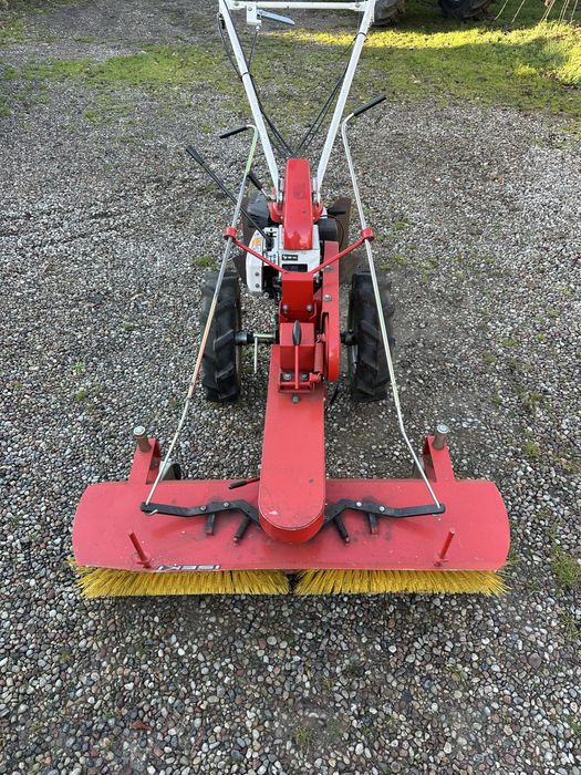 Traktorek jednoosiowy, dzik Iseki SA560 z zamiatarką