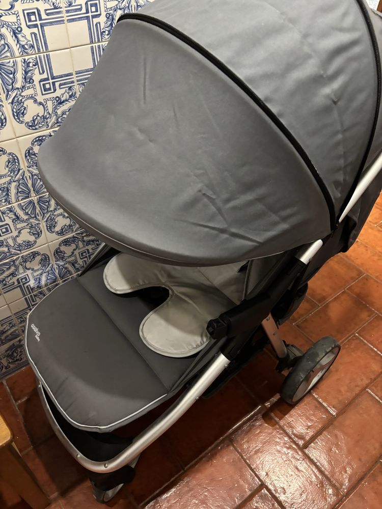 Carrinho de bebe com ovo.