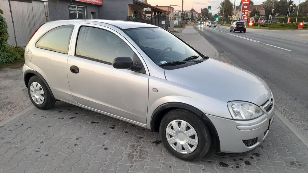 Opel Corsa C benzyna klima elektryka zarejestrowany długo opłaty !!