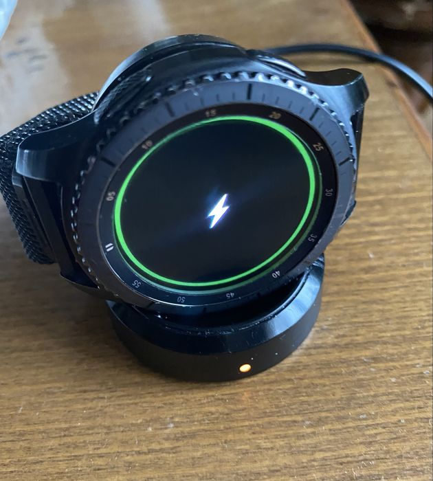 Samsung Gear S3 Frontier + 6 ремешков (оригинал, отличное состояние)