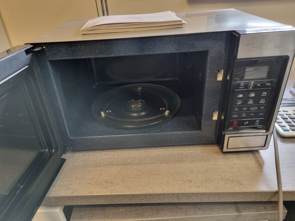 Kuchenka mikrofalowa Samsung GE 73M