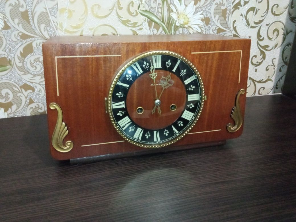 Настольные  часы "Янтарь" с боем и документами № 100